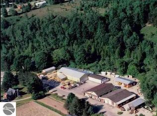 699 Case Rd, Beulah, MI 49617