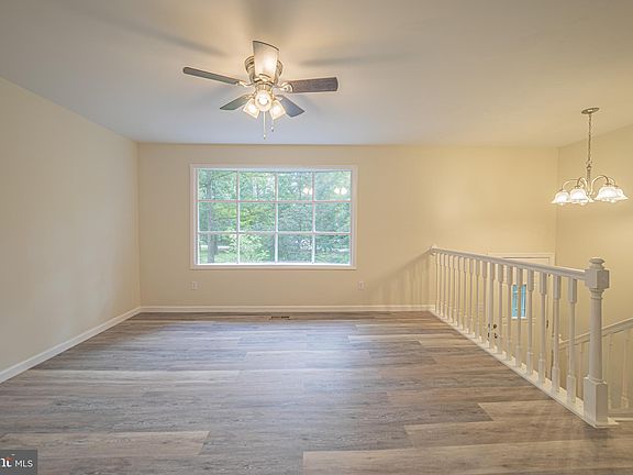 5th image of 173 Shady Acres Ln