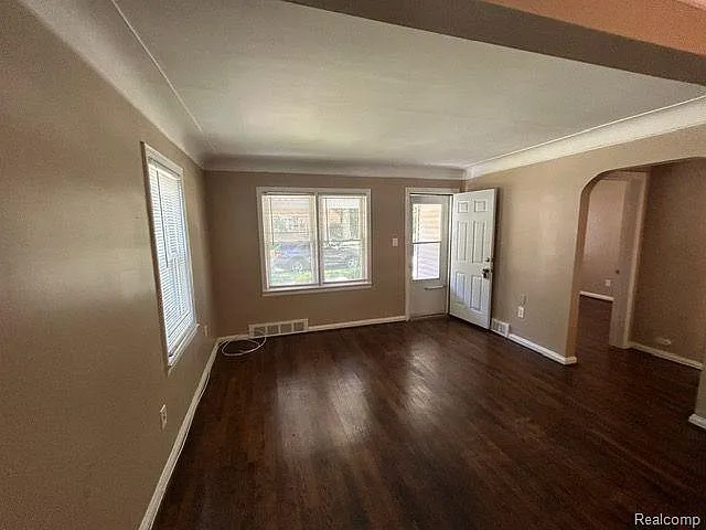 21751 Roslyn Rd — Photo 5