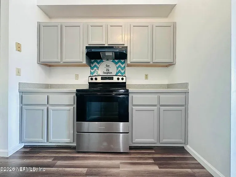 543 Charles Pinckney St — Photo 8