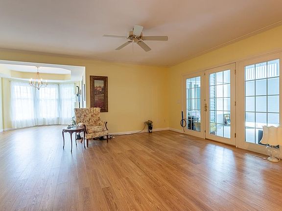 5th image of 3214 Lake Ridge Dr APT E