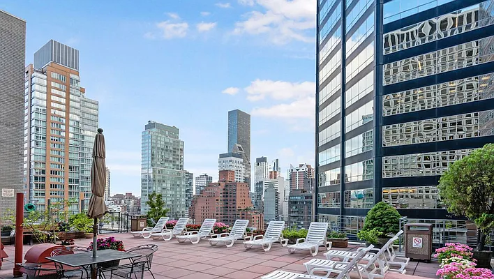 Sold by Compass | media 7