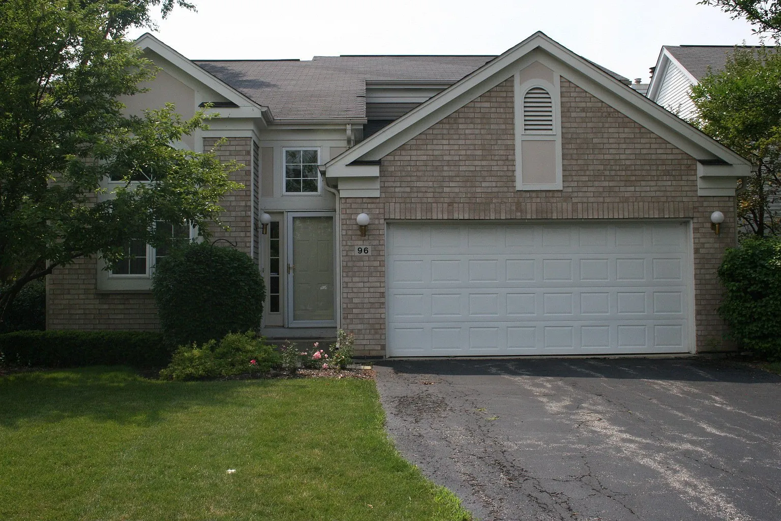96 Manchester Dr photo 1