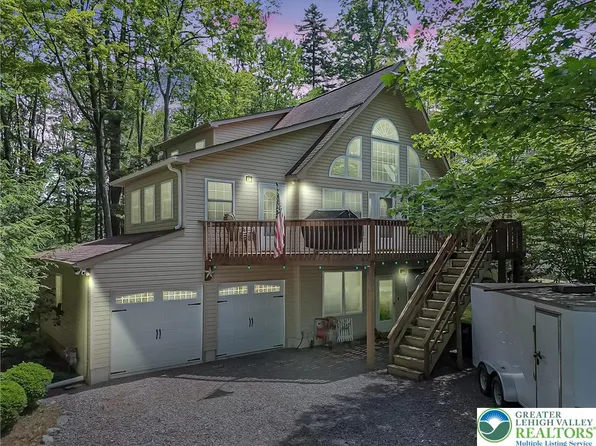 132 Woodbury Dr, Blakeslee, PA 18610