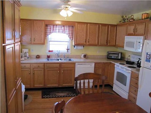 2nd image of 3512 Mayo Dr