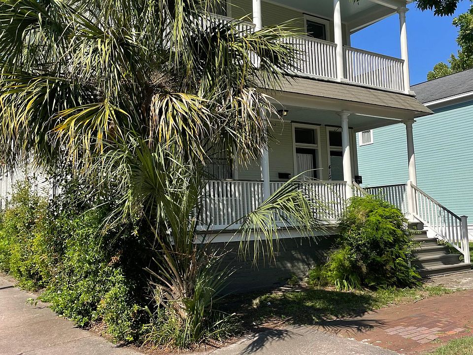 Unit B upper front with large porch
