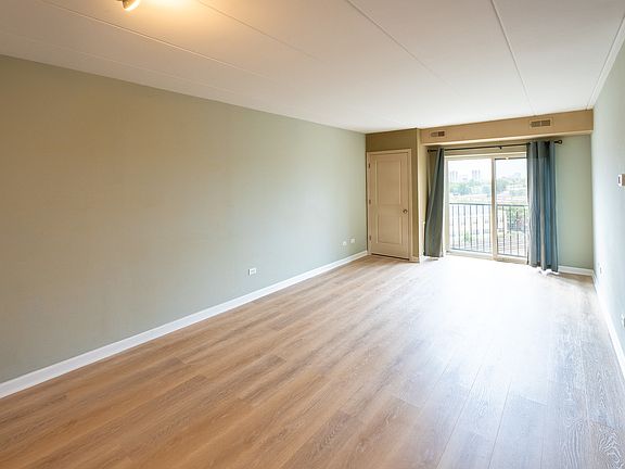 5th image of 2272 S Archer Ave Unit 7D