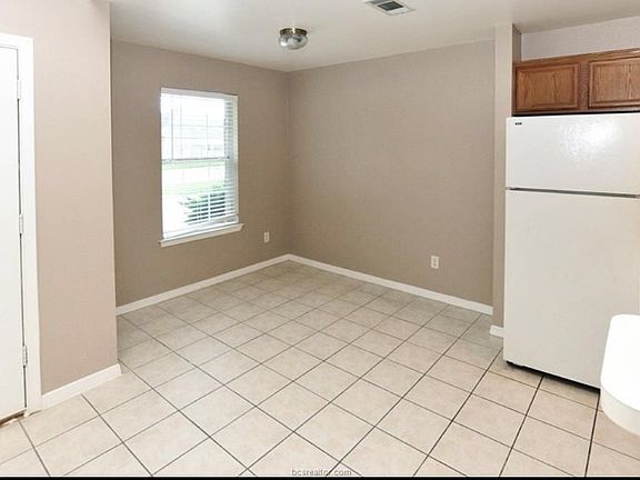 5th image of 3620-3622 Hollyhock St