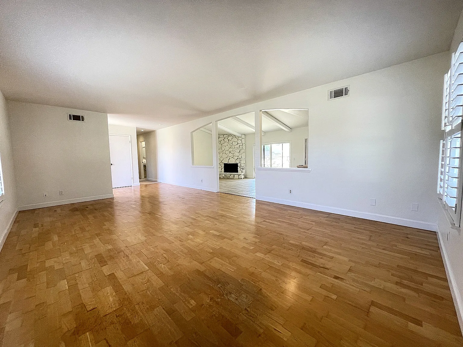 3 bed, 1884 sqft, $4,200 — Photo 3