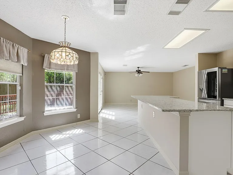 11214 Scarborough Ct — Photo 3