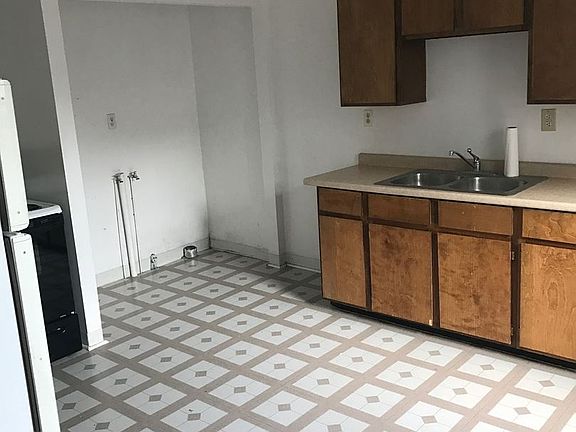 3rd image of 1025 S 7th St
