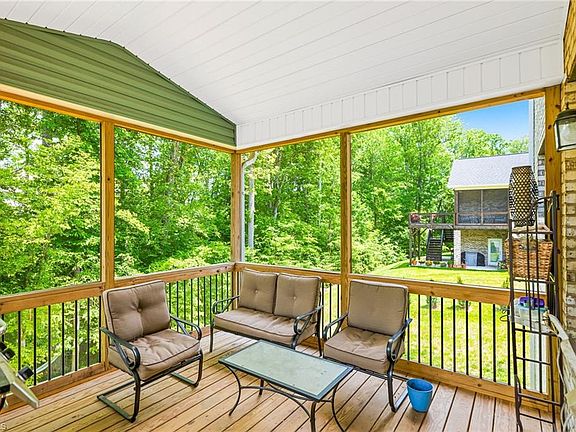 4th image of 15 Silver Maple Dr