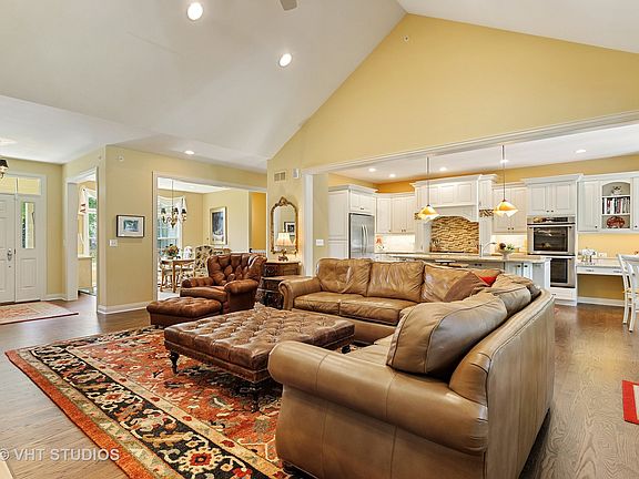 3rd image of 1712 Tall Pine Way