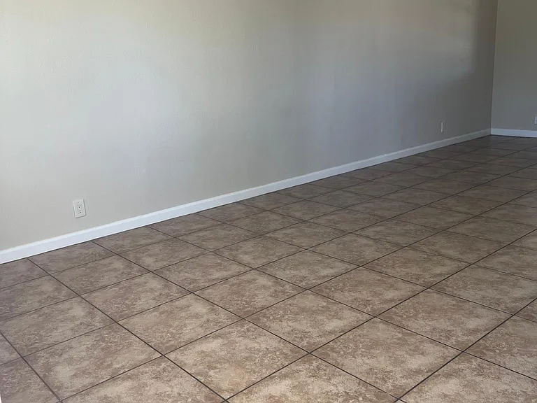324 Oasis Dr — Photo 5