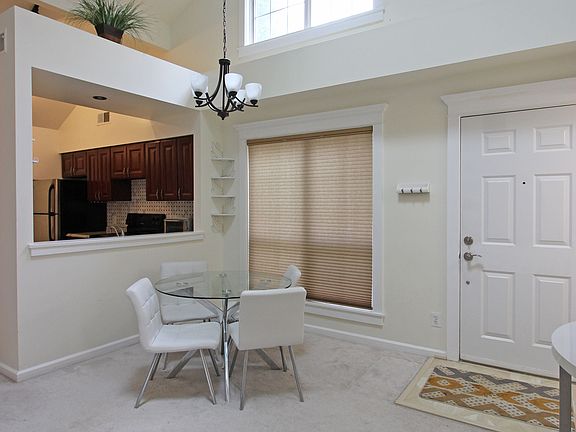 3rd image of 6608 Jupiter Hills Cir APT D