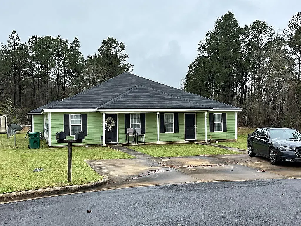 3 bed, 1208 sqft, $1,150 — Photo 1