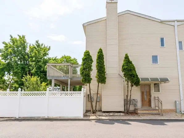 10 Challenger Dr, Staten Island, NY 10312