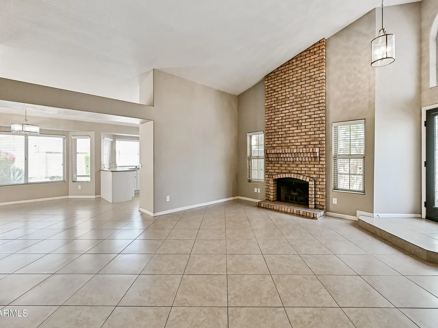3 bed, 2.0 bath, 1694 sqft, $2,400 — Photo 4