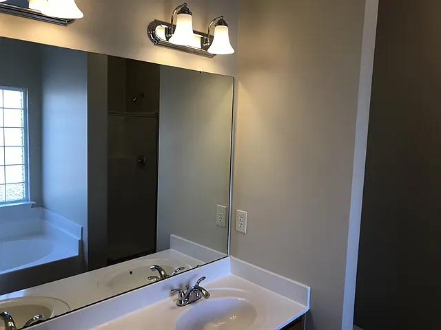 114 Speer St — Photo 10