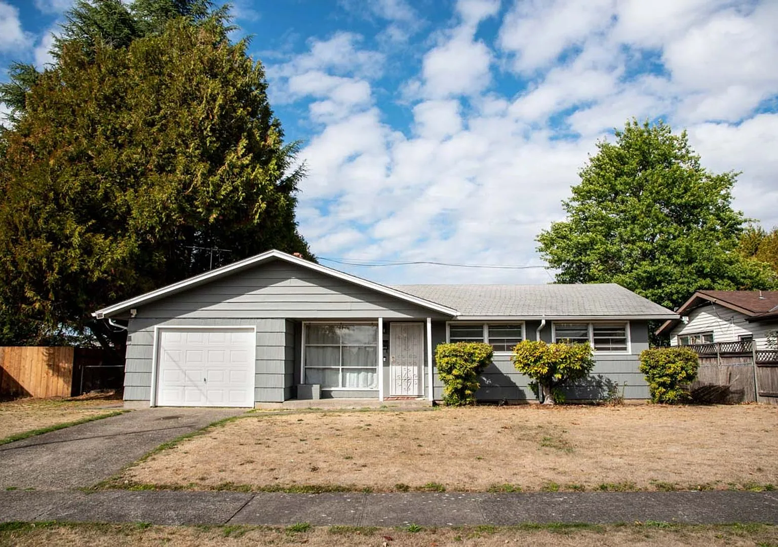 Ideal 3 Bed, 1 Bath House with AC, Fenced Yard, & Garage — Photo 1