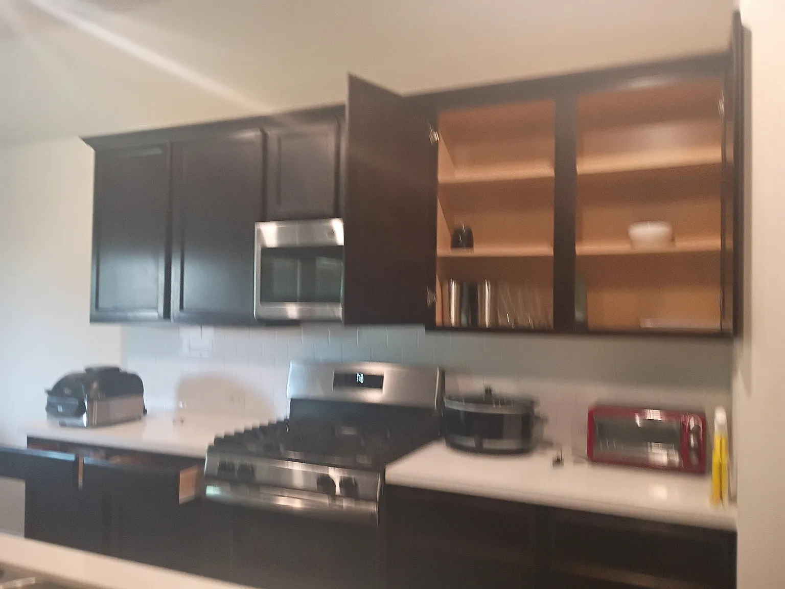 5 bed, 2600 sqft, $3,400 — Photo 3