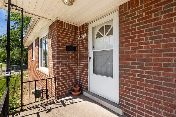 23437 Peters Ave — Photo 4