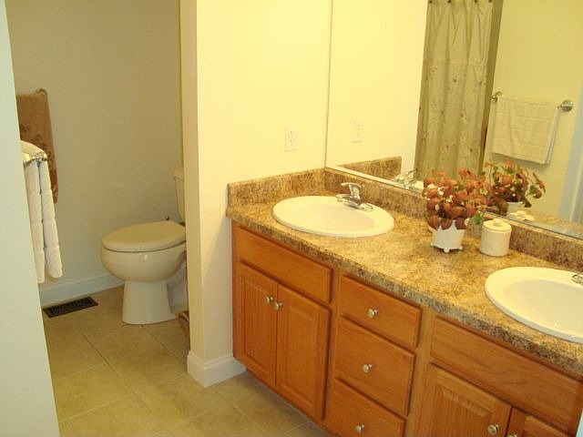 1st image of 877 Auburnville Way APT L4