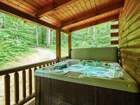 4th image of 9733 Larimer Rd