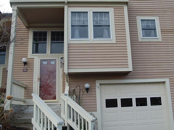 Immaculate Townhouse!