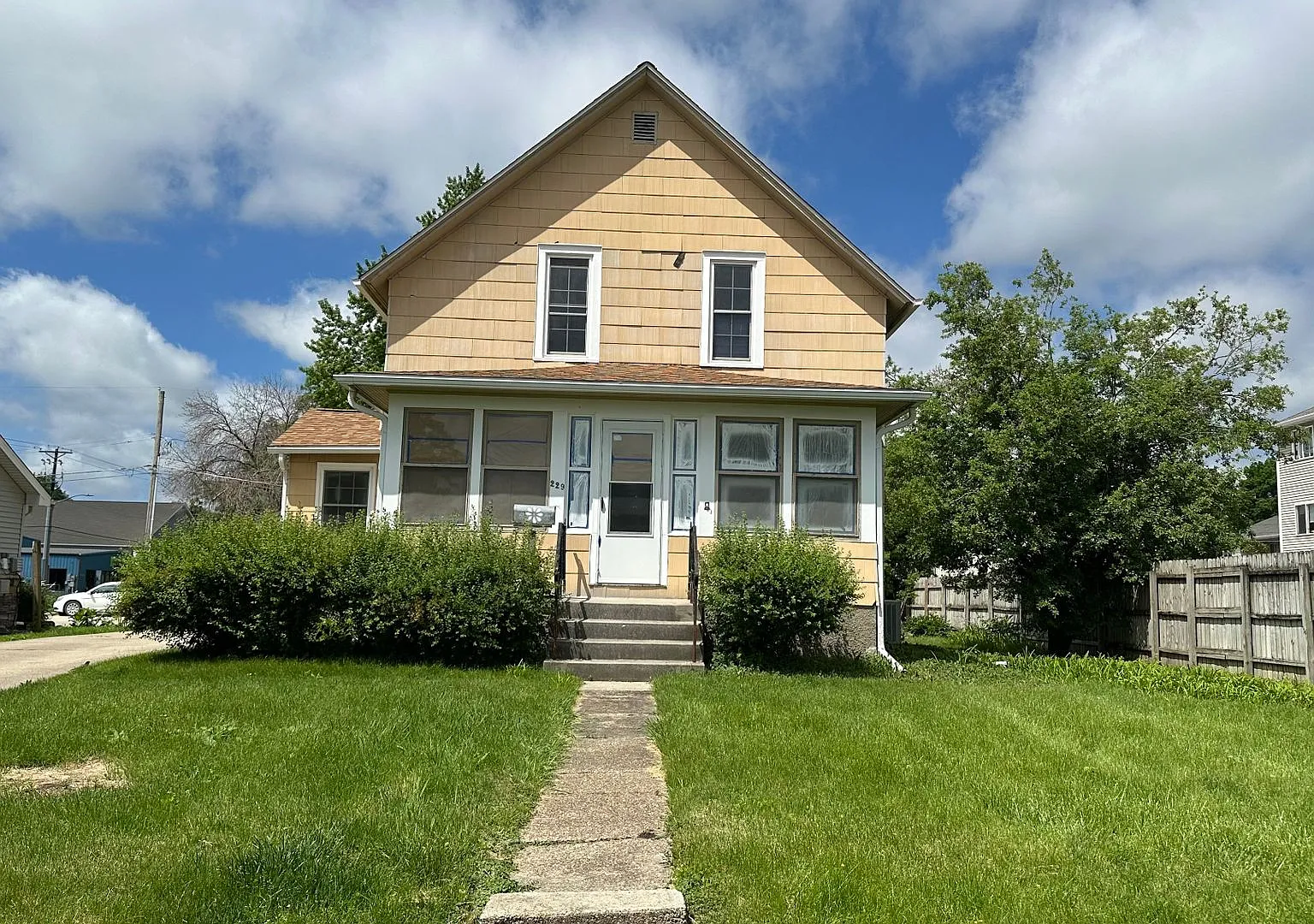 Beautiful 3 Bedroom Rental — Photo 1