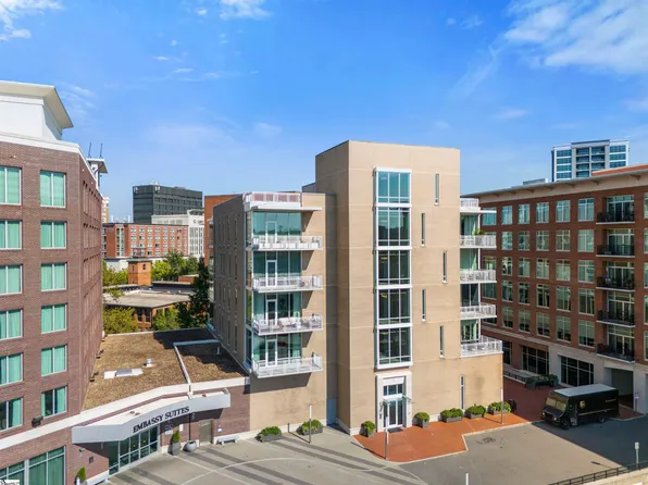220 Riverplace St Unit 402, Greenville, SC 29601