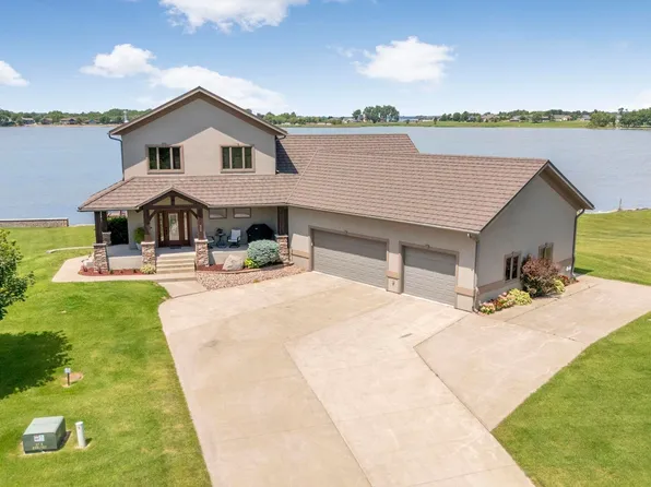 209 Lake Ridge Dr, Wentworth, SD 57075
