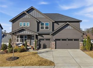 895 Michigan Cir, Hoschton, GA 30548