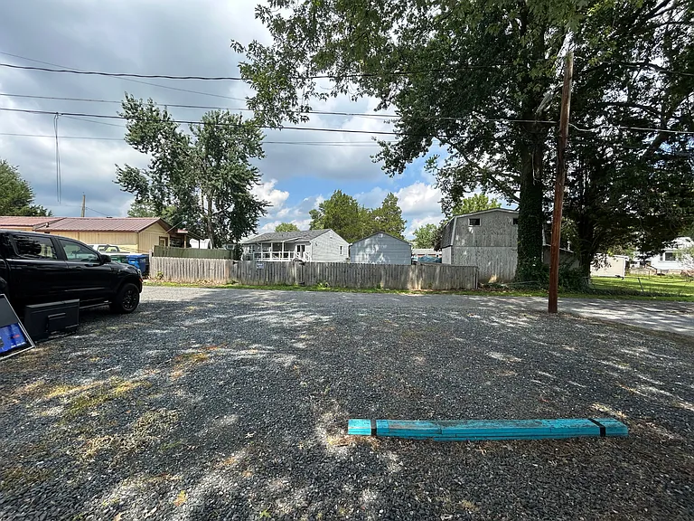 148 Post Rd — Photo 31