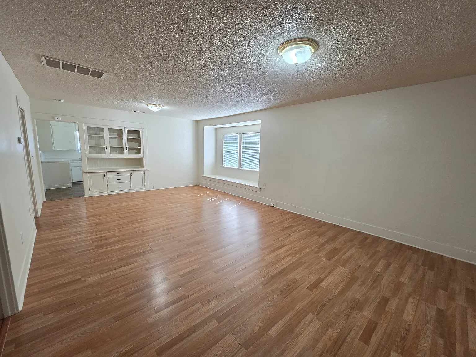 3 bed, 1500 sqft, $2,300 — Photo 3