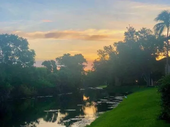 633 Palm View Dr, Naples, FL 34110