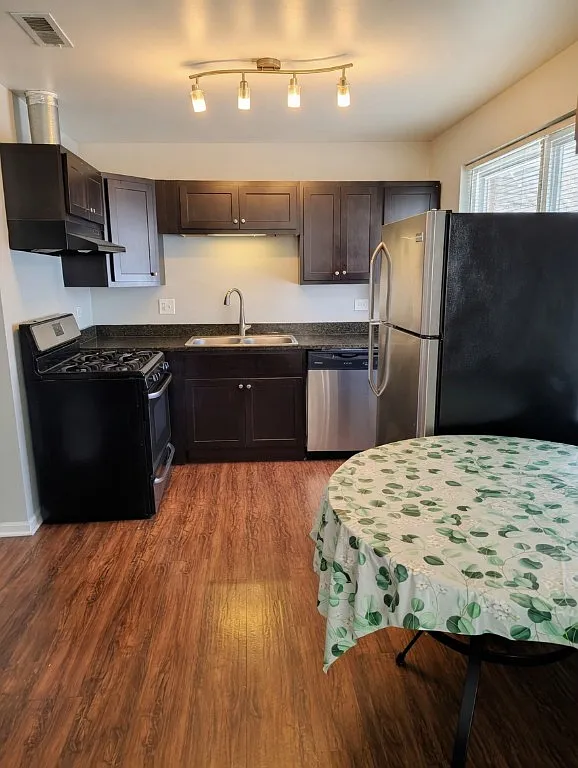 1 bed, 1.0 bath, 550 sqft, $1,405 — Photo 1