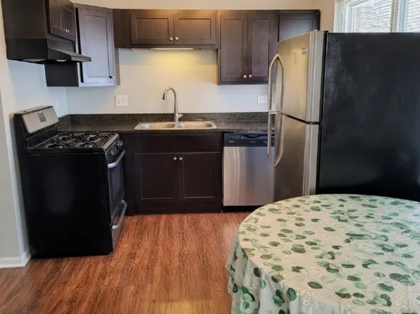 5833 W Irving Park Rd #1R, Chicago, IL 60634