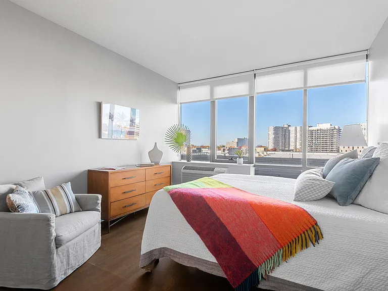 2032 1/2 Hudson St #527 — Photo 13