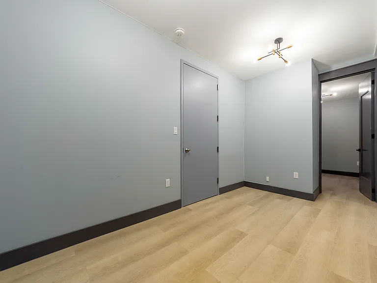 161 W 54th St #301A — Photo 4