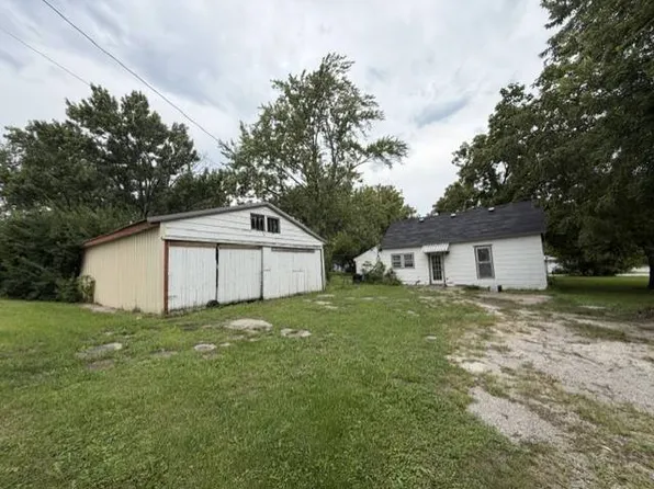619 N Cedar St, Cameron, MO 64429