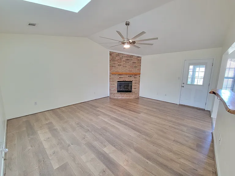1306 Pine Hill Cir — Photo 4