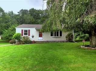 15 Hillcrest Rd, Monroe, CT 06468