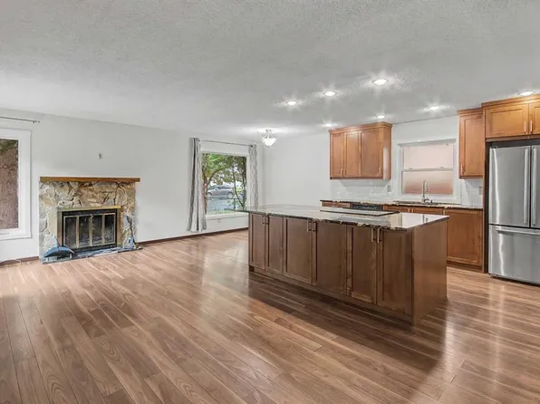115 W McKenna Cres SE, Calgary, AB T2Z 1Y2