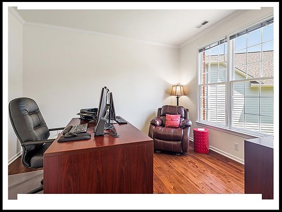 5th image of 716 Continental Dr