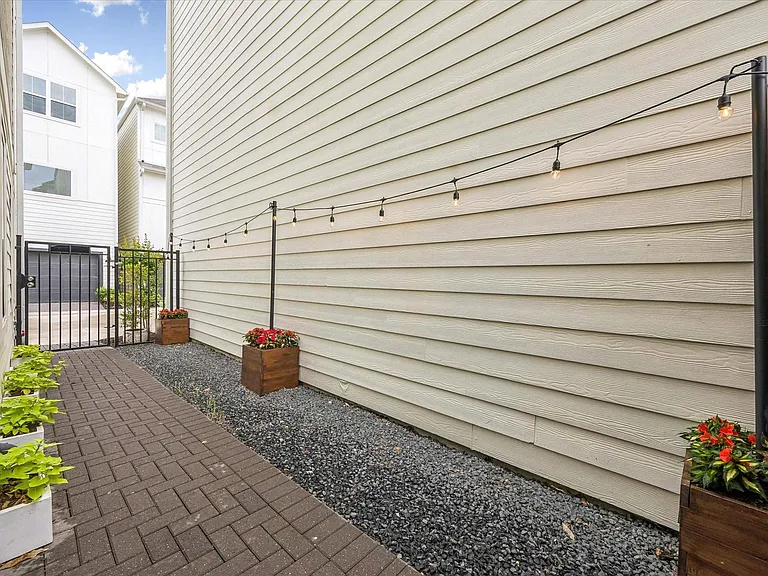 803 Sienna Palm Ln — Photo 23