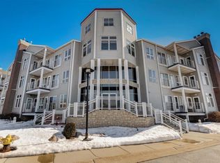 35 Harborview Dr APT 105, Racine, WI 53403