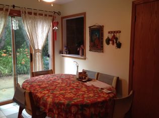 15920 Ridgefield Ct, Brookfield, WI 53005