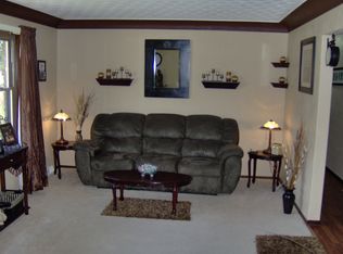 21 Rosewood Dr, Maryville, IL