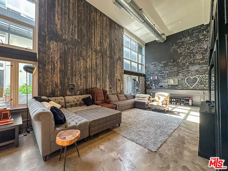 1037 N Laurel Ave #10B — Photo 1